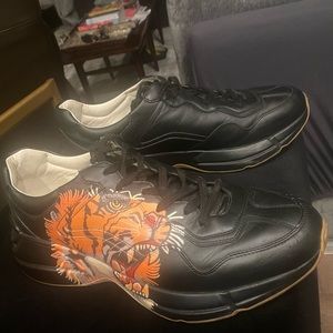GUCCI Rhyton Sneaker, black giant tiger head. some wear and tear.